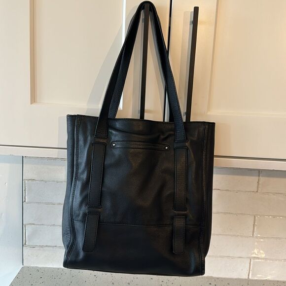 B. MAKOWSKY Black Leather Tote Shoulder Bag Handbag Magnetic Snap Closure EUC - Picture 2 of 14